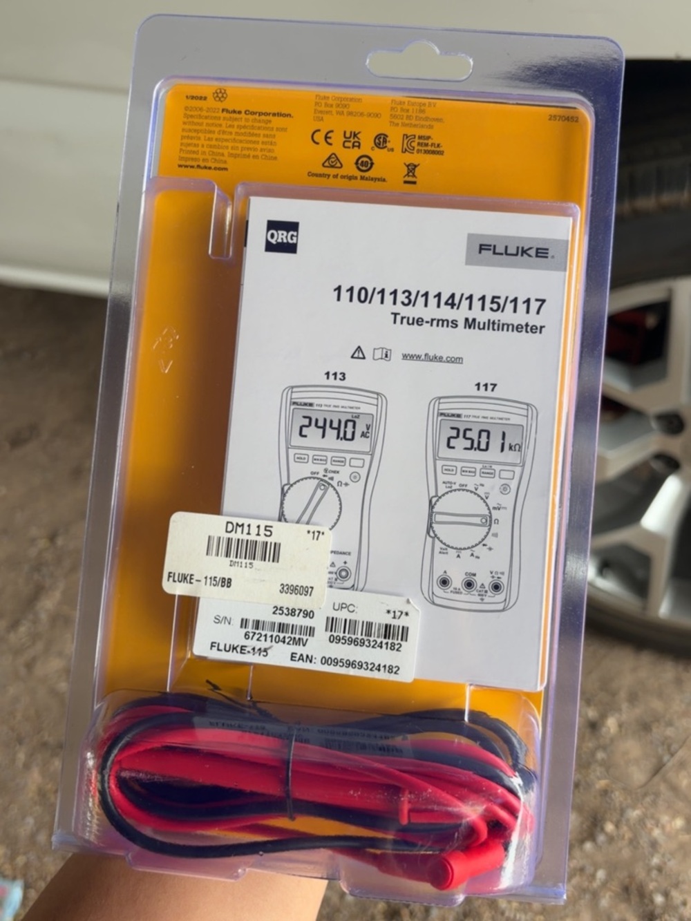 Fluke 115 True RMS Multimeter - Picture 2 of 2